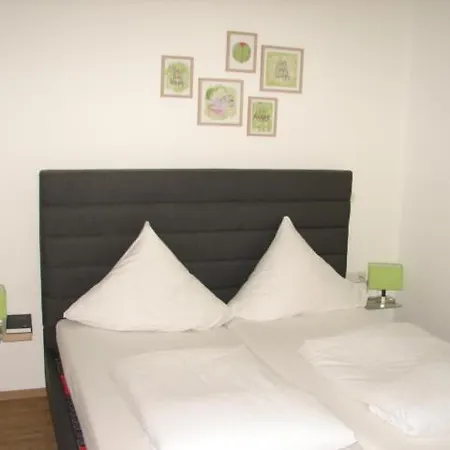 Braeuhaeusle Отель